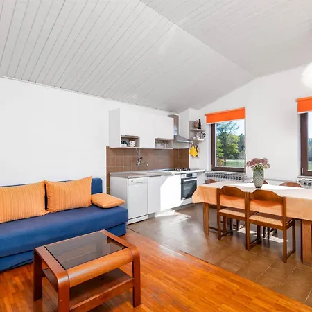 With Parking Space Manjadvorci, Marcana - 7445 Appartement