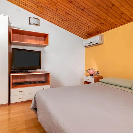 With Parking Space Manjadvorci, Marcana - 7445 Appartement